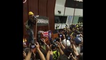 Des manifestants s’introduisent dans le parlement local d’Hong Kong