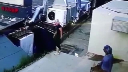 Kadın kıyafeti giyinip hırsızlık yapmaya kalkıştı - İSTANBUL