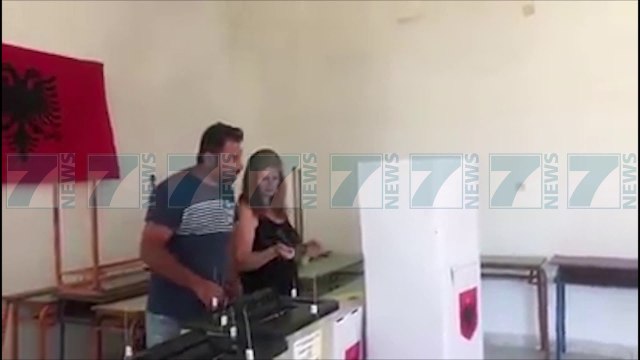 PRESIDENTI META IRONIZON ZGJEDHJET - News, Lajme - Kanali 7