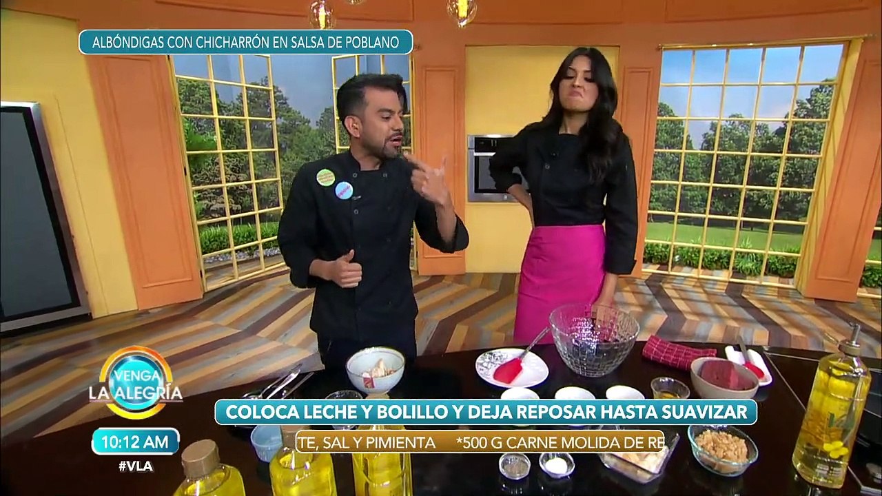 ¡Albóndigas con chicharrón en salsa de poblano! | Venga La Alegría