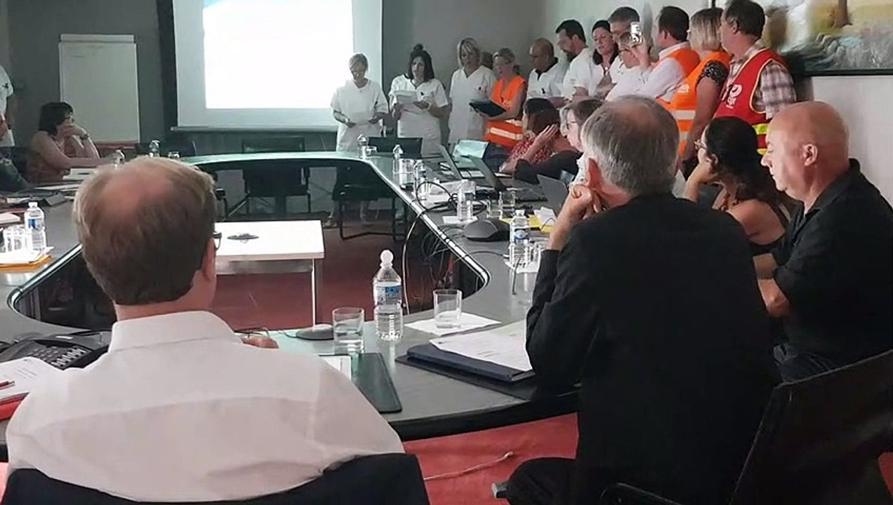 Vittel : quand l'intersyndicale interromp le conseil de surveillance du Centre Hospitalier, en chanson...