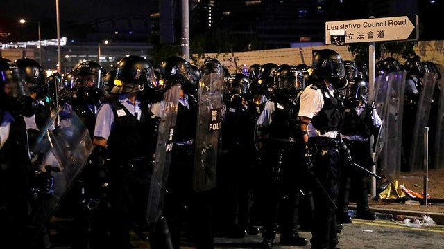 Χονγκ Κονγκ: Η αστυνομία ανέκτησε τον έλεγχο του Νομοθετικού Συμβουλίου