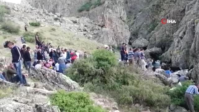 Selfie çekerken kayalıklardan düşen gencin arama çalışmalarında ikinci gününde de sonuç alınamadı