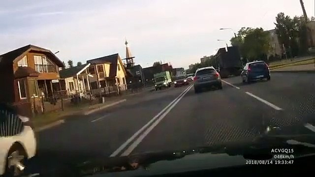 Un motard vraiment chanceux... Sauvé par le karma