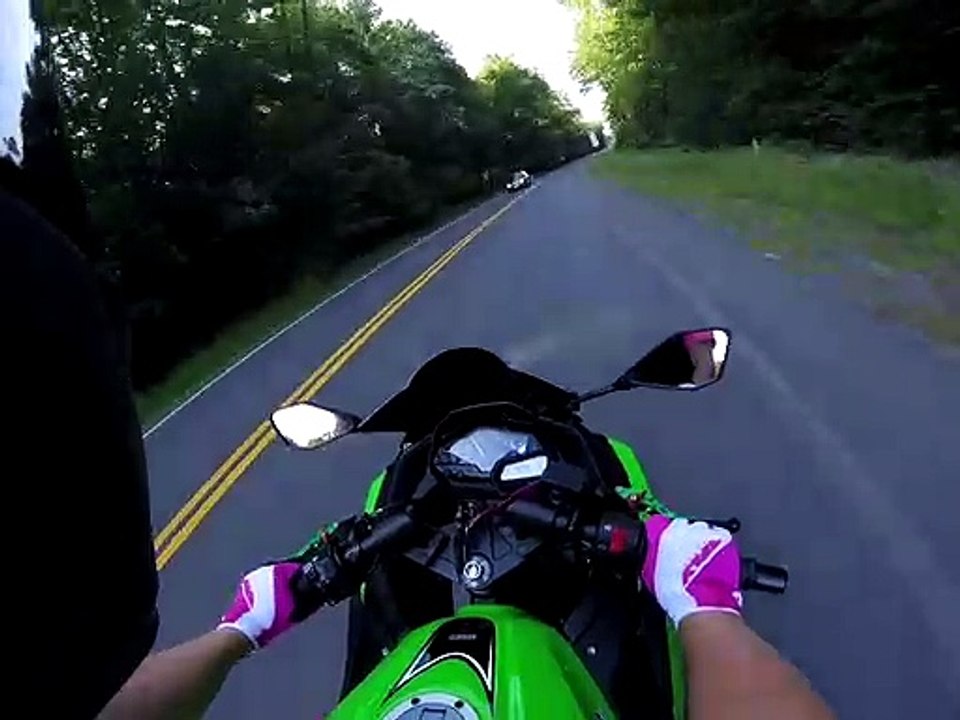 Motorcyclist Barely Avoids Bear