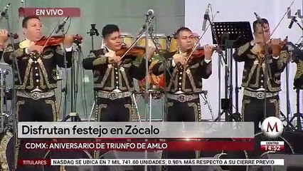 Disfrutan festejo del triunfo de AMLO en Zócalo