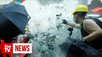 Hong Kong police clear legislative building