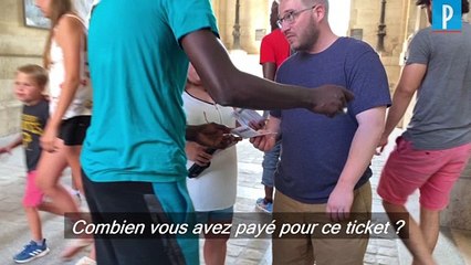 Скачать видео: Vendeurs à la sauvette : l'arnaque aux tickets d'entrée devant le Louvre