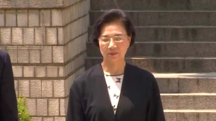 [현장영상] 법원에 나온 이명희, 기자 질문에 '묵묵부답' / YTN