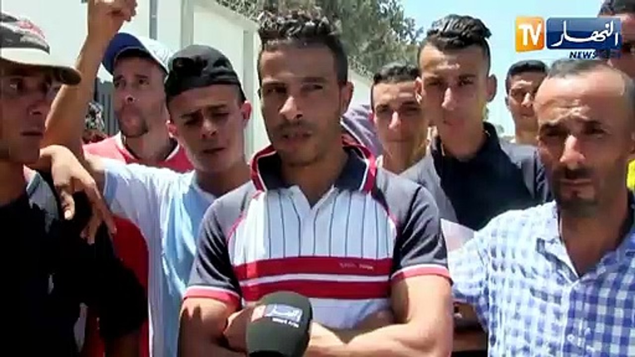 سكيكدة: سكان قرية حجار يحتجون أمام مصنع الإسمنت بسبب البطالة والتلوث