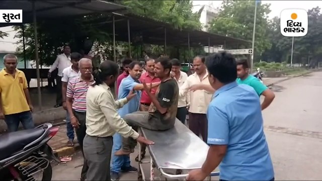 સુરત સિવિલ હોસ્પિટલમાં જીવતા દર્દીને પોસ્ટમોર્ટમ રૂમ બહાર ફેંકી દેવાયો