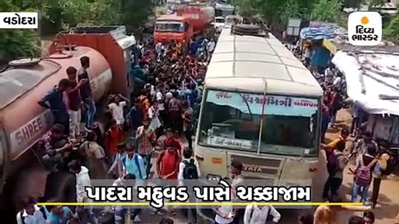 વડોદરા / બસોની ફાળવણી મુદ્દે પાદરા-બોરસદ હાઇવે...