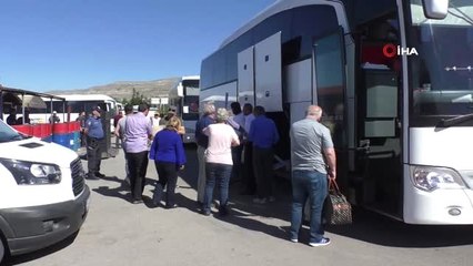 Madımak'ın yıl dönümü için il dışından gelenleri taşıyan araçlar şehir girişlerinde durdurularak...