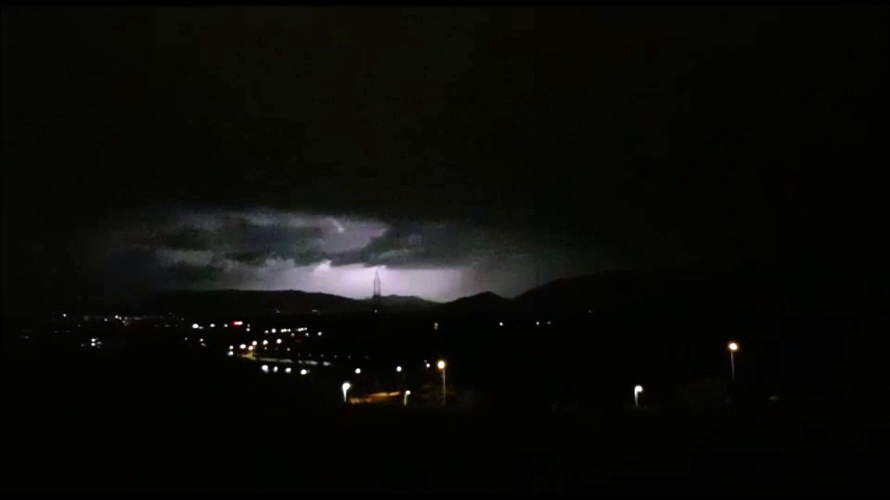 Orages sur la vallée de l'Arve et les Aravis, vus de la Suisse (01/07/2019)