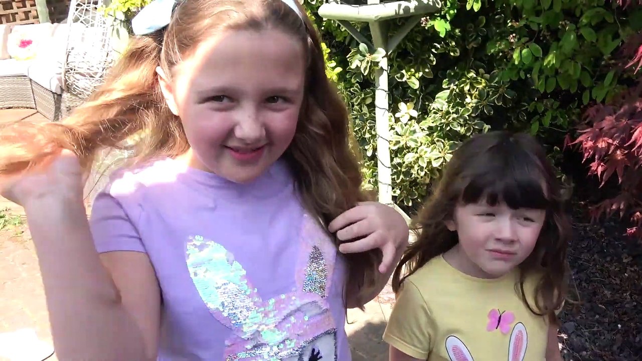 Sophia, Isabella e Alice Comemorando a Páscoa