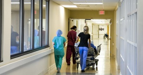 Un député passe six heures incognito dans un service d'urgences et dénonce une situation « dramatique »