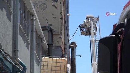 Tuzla'da sert köpük imalathanesinde yangın