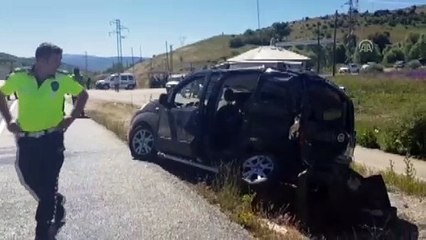 Otomobil ile hafif ticari araç çarpıştı: 3 ölü, 6 yaralı (2) - ERZİNCAN