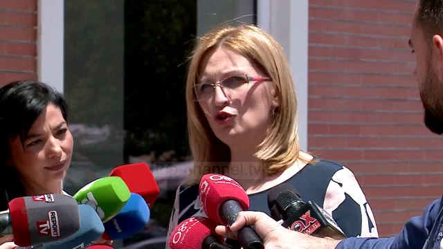 Xhelal Mziu: Nuk dal nga zyra e bashkisë së Kamzës