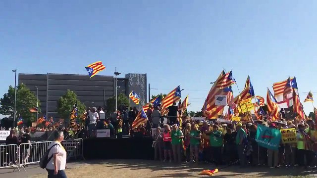 Katalan siyasetçilere mazbatalarının verilmemesi protesto edildi