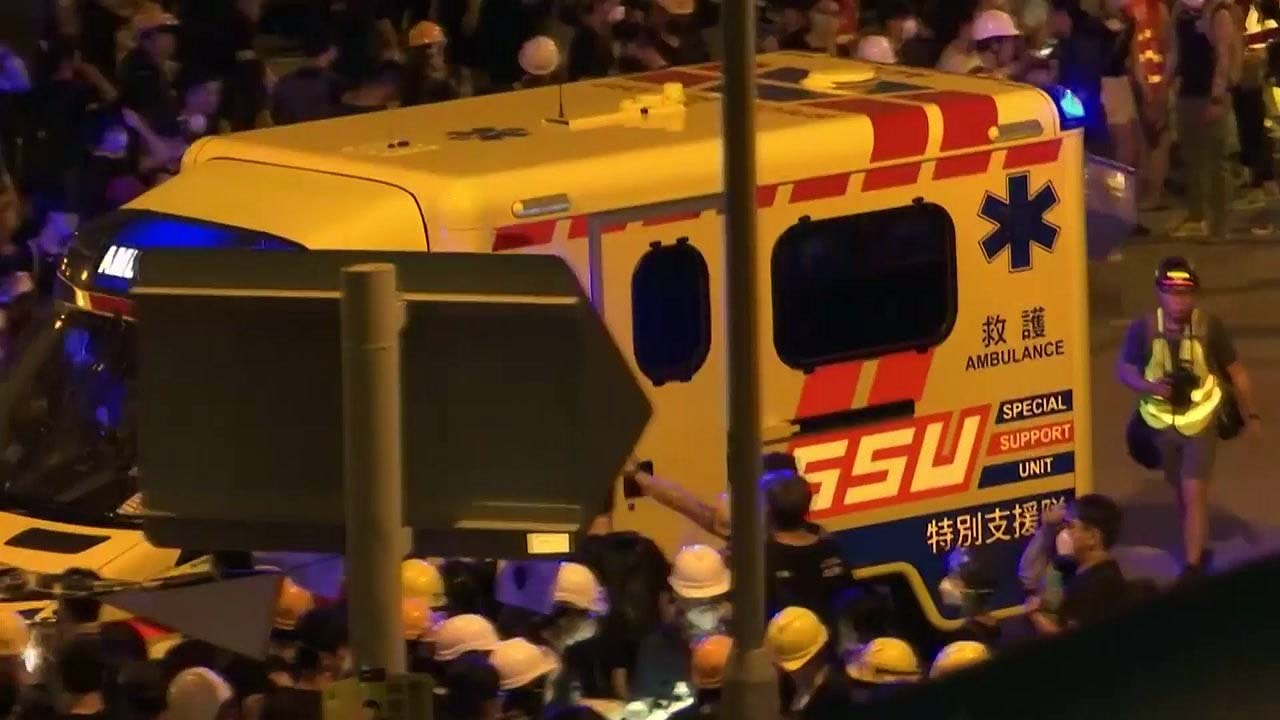 입법회 점거에 中 강력 처벌 경고...홍콩 시위 새 국면 / YTN