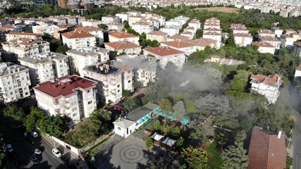 Üsküdar'daki çatı yangını havadan görüntülendi
