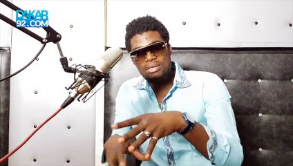 Yaaye buzz avec l'artiste Mbaye Babacar