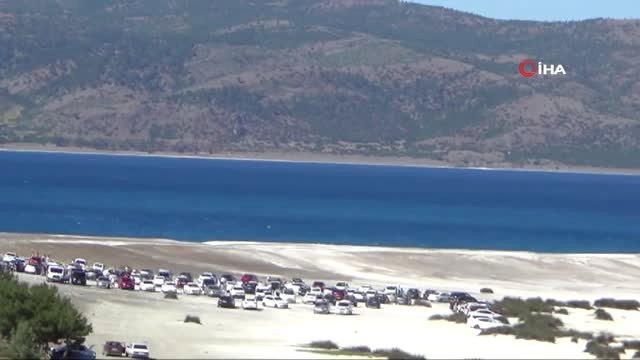 Türkiye'nin Maldivleri Salda Gölü'ne ziyaretçi akını