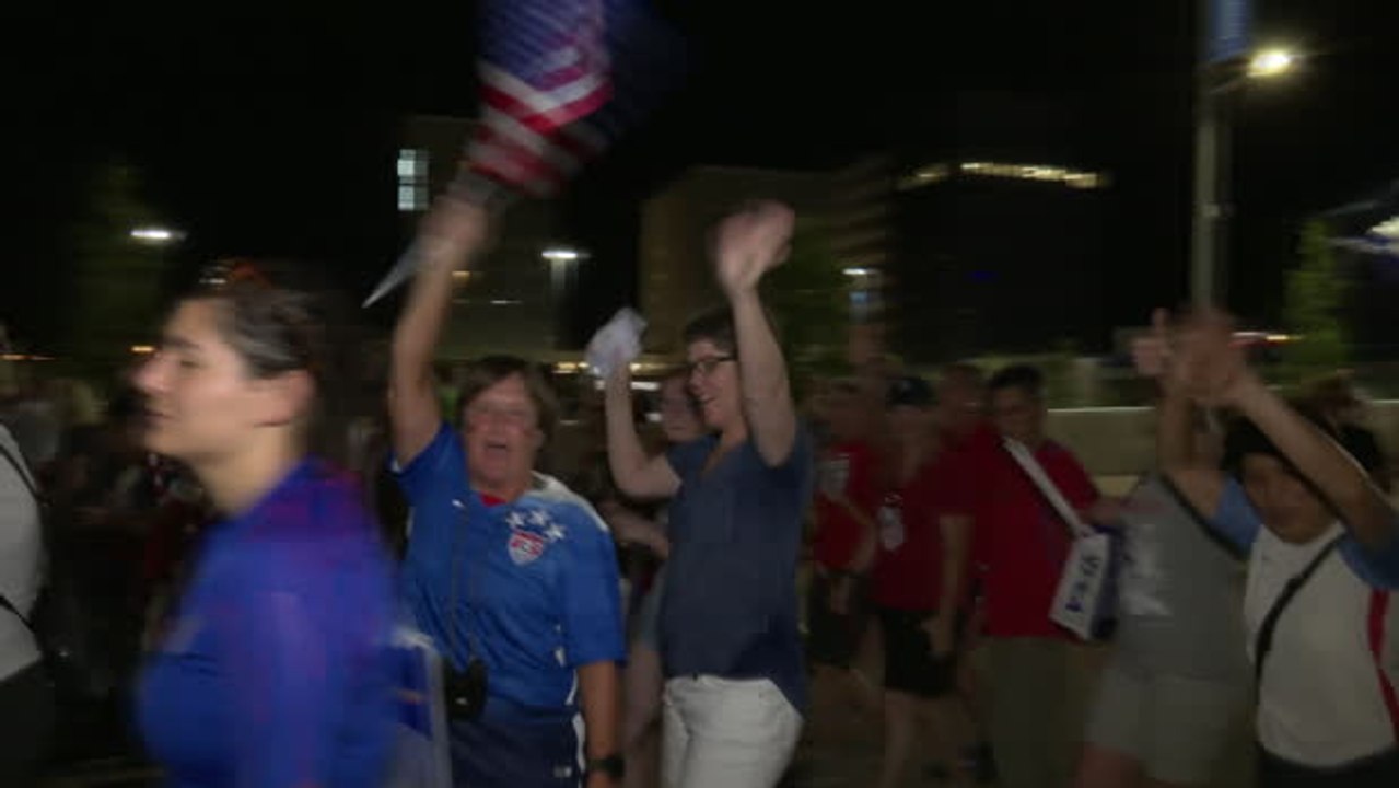 Fan Colour - USA celebrate win over England