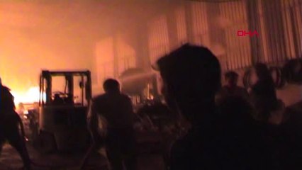 AYDIN NAZİLLİ'DE PALET FABRİKASINDAKİ YANGIN PANİĞE NEDEN OLDU