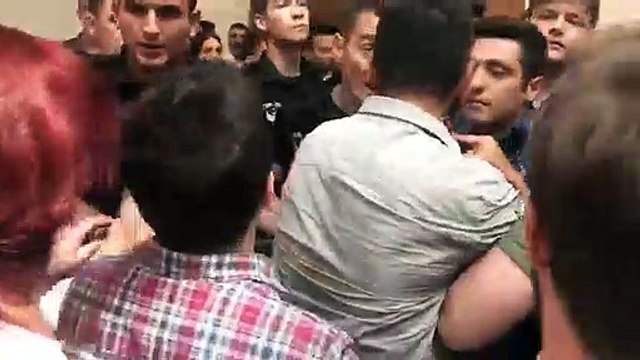 Çorlu davasında duruşma salonuna alınmayan ailelere polis müdahalesi