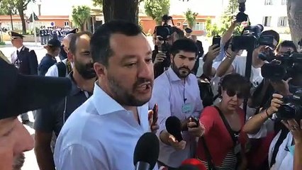 Salvini - Qui Nettuno dopo aver sperimentato il taser, seguitemi (03.07.19)
