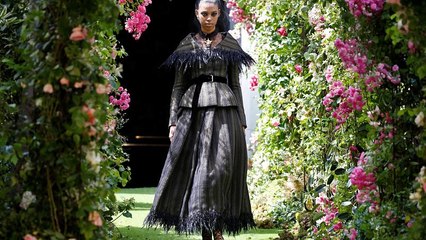 Divat: fekete Dior és hipnotikus Iris van Herpen