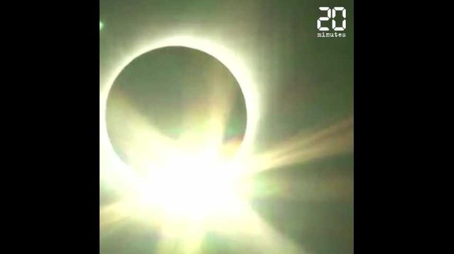 Spectaculaire éclipse totale de soleil au-dessus du Chili