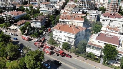Kadıköy'de 4 katlı binada yangın