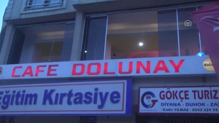 Kafede kitap okuyana ücretsiz içecek ikramı