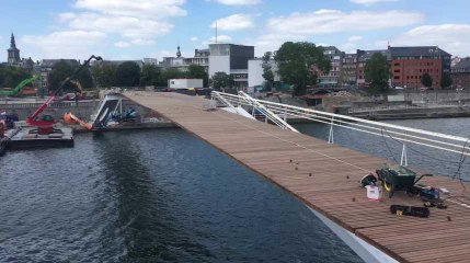 Namur: le plancher de L’Enjambée a été installé