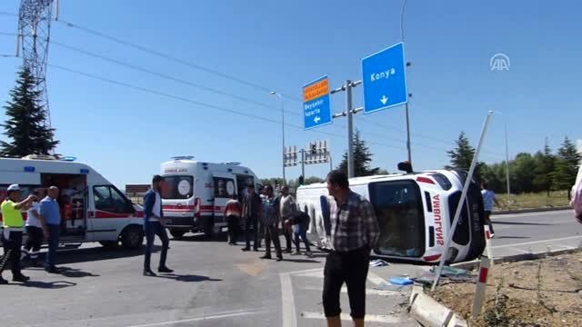Hasta taşıyan ambulans kaza yaptı: 4 yaralı