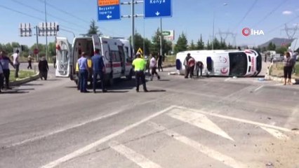 Hasta taşıyan ambulans kaza yaptı: 5 yaralı