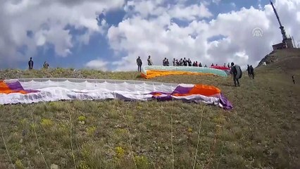 Télécharger la video: Atatürk anısına Palandöken'den yamaç paraşütü uçuşu - ERZURUM