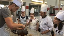 Les étudiants du Campus d’été dans les cuisines du lycée Hélène-Boucher