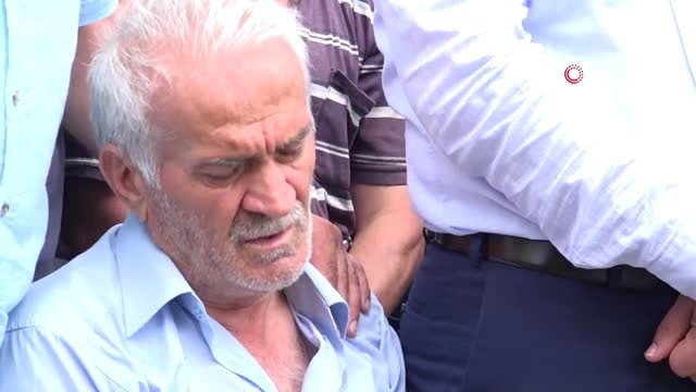 Giresun'da 5 gün önce serinlemek için girdiği denizde kaybolan müzik öğretmeni Selim Balcı toprağa...