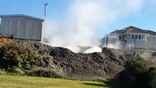 Quand un geyser de boue jaillit d'une maison en Nouvelle Zélande