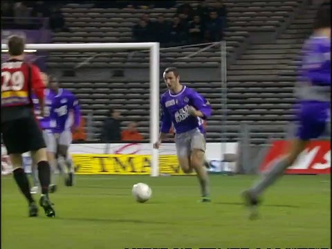 10/01/04 : TFC-SRFC : carton rouge Didot (79')