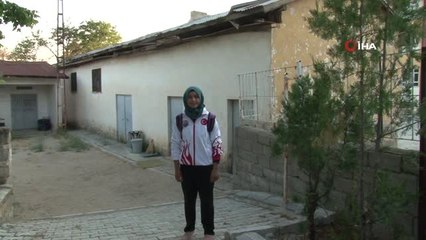 16 kardeşli ailenin 14. çocuğu olan Züleyha, Muaythai Milli Takımı'na seçildi