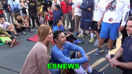 Pretty Girl Flys From NY To Get A Pic With Manny Pacquiao
