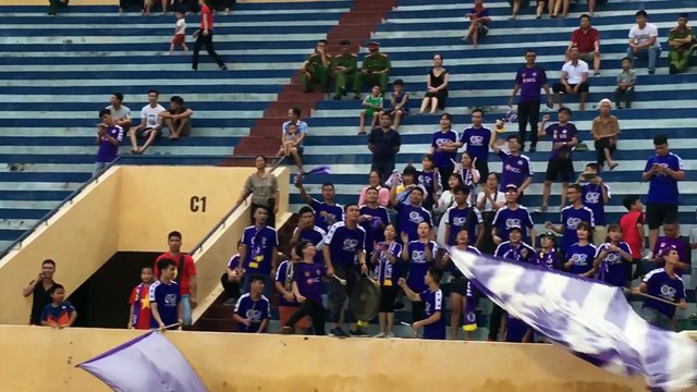 Contras Hà Nội bùng nổ hát bài hát mới sau pha ghi bàn đầy cảm xúc của Văn Quyết trên chấm phạt đền