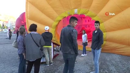 Kapadokya'da gökyüzü balon festivali ile şenlendi