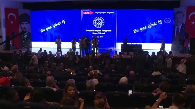 Zümrüt Selçuk: Bu yılın ilk 5 ayında özel sektörde işe yerleştirmemiz, geçen yılın aynı dönemine...