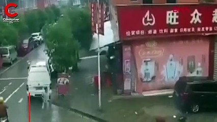 Çin'de 5.6 büyüklüğündeki deprem kamerada